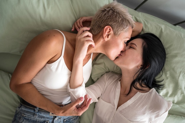 Première fois à l'âge adulte : le guide bienveillant pour les 25-40 ans