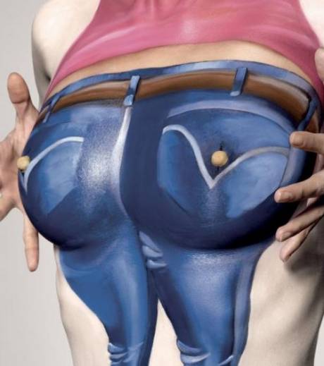 Body painting dans une campagne sur le cancer du sein